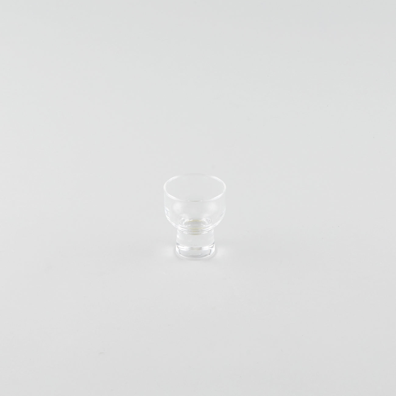 Stout Glass Sake Cup with Base (S)